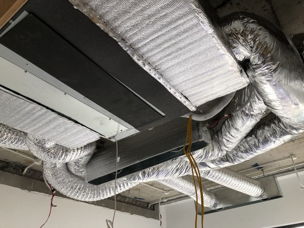 Xốp PE dán keo – Vật liệu cách nhiệt linh hoạt cho mọi hệ thống HVAC hiện đại 8 xốp Pe Foam bọc bảo ôn đường ống