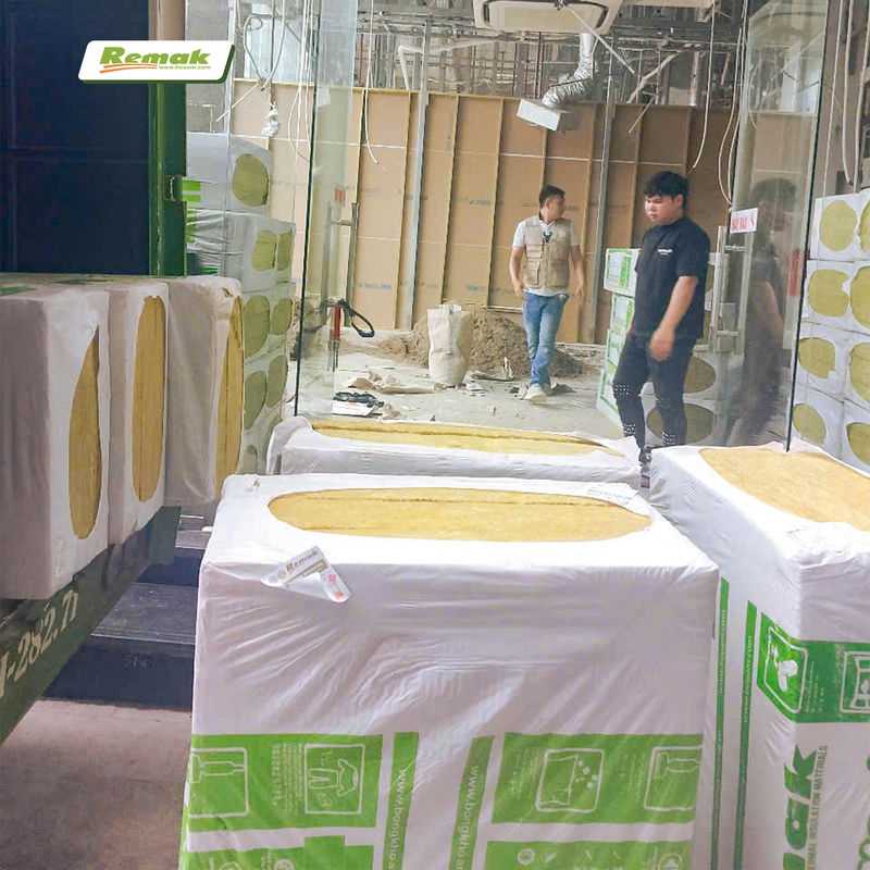 Remak cấp bông khoáng cách âm, cách nhiệt, chống cháy cho nhà hàng thế giới hải sản Mỹ Đình 9 Bông khoags Remak được xếp thành từng kiện rất dễ vận chuyển và thi công