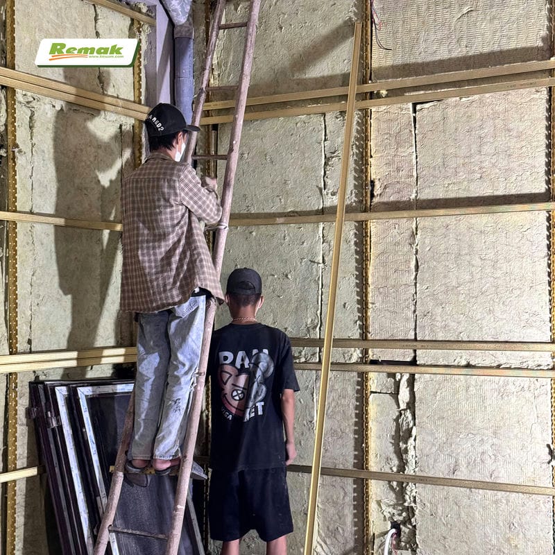 Thi công cách âm bông đá Remak® Stonewool - Nên chọn khung xương thép hay khung gỗ cho hiệu quả tối ưu? 9 Thi công bông đá Remak® Stonewool